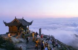 Yên Tử không chỉ là điểm du lịch nổi tiếng mà còn là trung tâm Phật giáo lớn của Việt Nam. Đây là nơi gắn liền với sự hình thành Thiền phái Trúc Lâm...